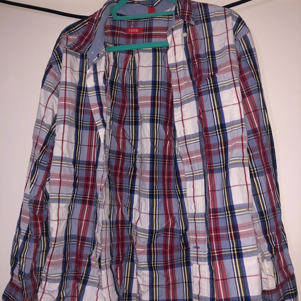 IZOD, Men’s casual button down. Maroon and blue